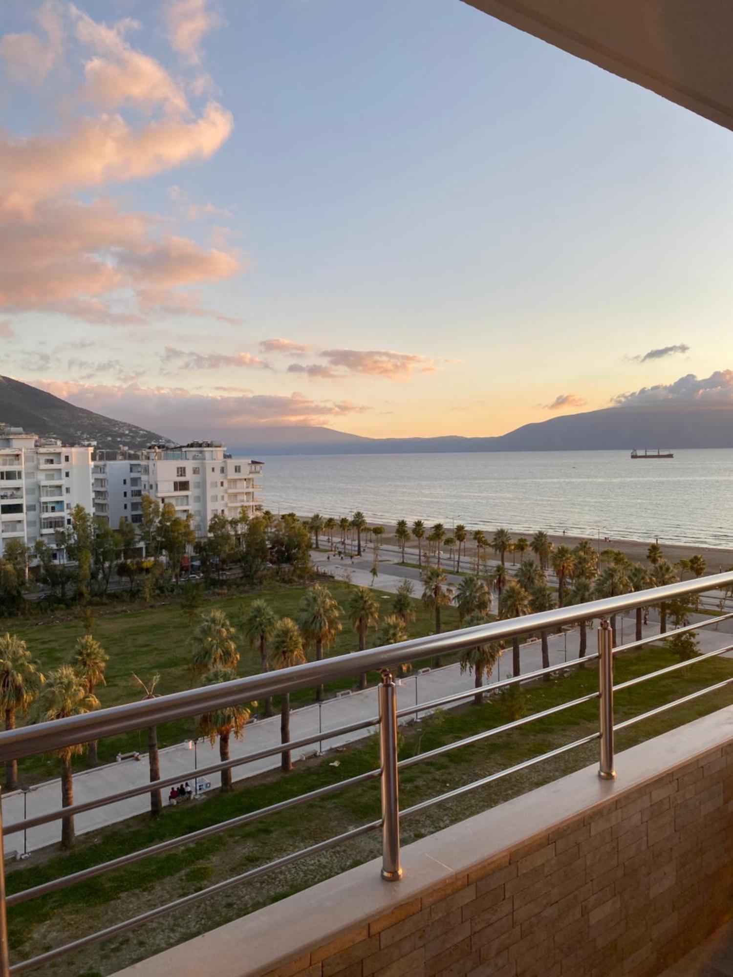 Sea Side Apartment Влёра Экстерьер фото
