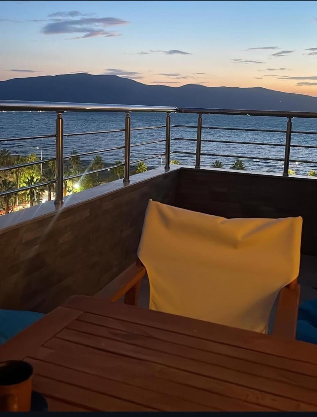 Sea Side Apartment Влёра Экстерьер фото